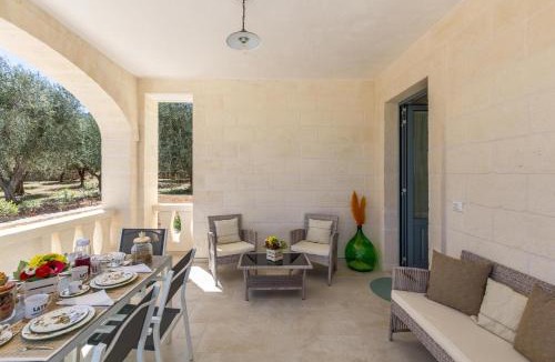 Fasano Villa | Trulli Ulivo di Puglia by BarbarHouse