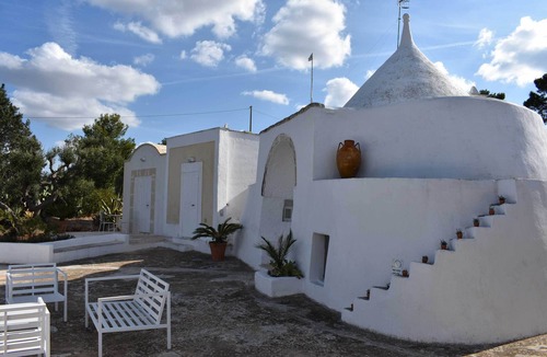 Ostuni Cottage | Trullo Bello Sguardo by BarbarHouse