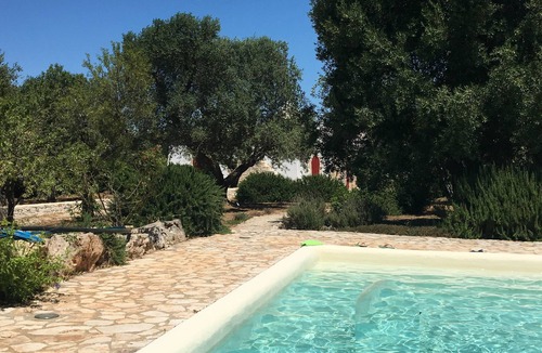 Ceglie Messapica House | TRULLO CINCIARELLA, 10x5mt. SALT WATER POOL, 2 acres olive trees, STARLINK wifi