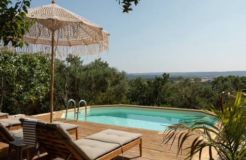 L'Assunta House | Trullo Nascosto, The perfect Romantic Hideaway, with jacuzzi and private pool