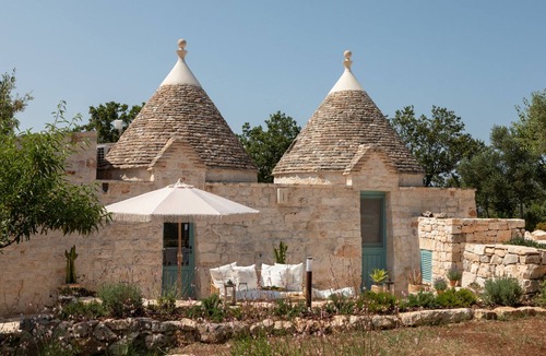 L'Assunta House | Trullo Nascosto, The perfect Romantic Hideaway, with jacuzzi and private pool