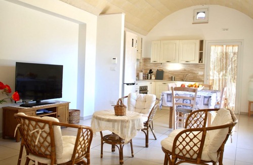 San Vito dei Normanni Villa | Trullo Sunrise with salt water swimming pool
