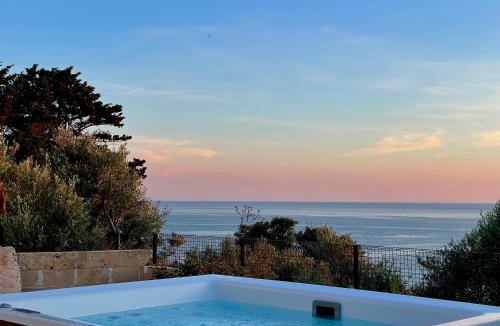 Marina di Felloniche Villa | TRULLO VISTA MARE - Mini piscina riscaldata con idromassaggio