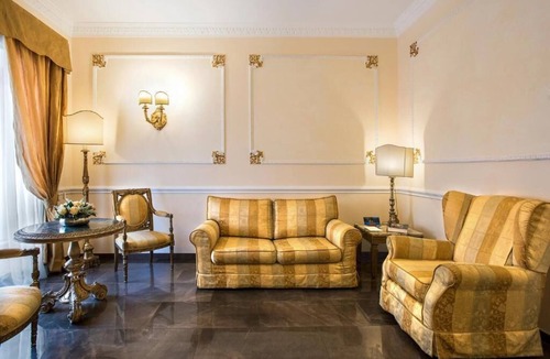 Rione IV Campo Marzio Apartment | Tucked away just behind the magnificent Piazza del Popolo/Walk to Spanish Steps