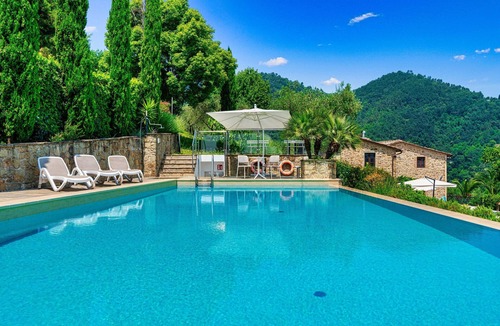 Pescia Villa | Tuscan Estate 14 pax · 3 Fireplaces · Jacuzzi · Gym · Pool · Extended Stays
