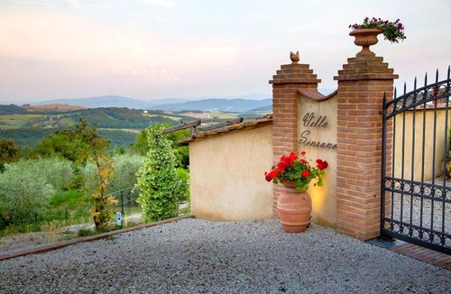 Volterra Apartment | Tuscan Holiday Retreat with Pool for 6