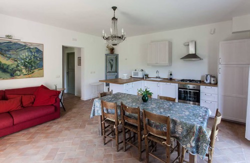 Assisi Apartment | Two bedroom holiday home near Assisi with pool - Piero Della Francesca