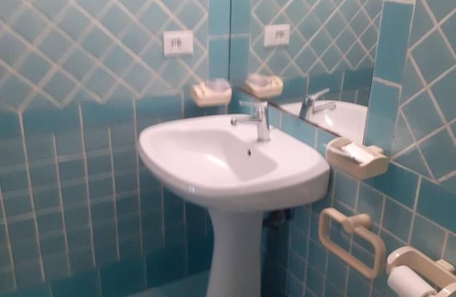 Anzio Hostel | Two-room apartment, large terrace, sea front, floor 1 (Pink)