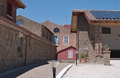 Civita Castellana Apartment | Two-room apartment with 1 double bed, 1 single bed, and a kitchen
