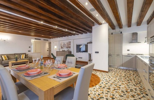 Dorsoduro Apartment | TWO SPLENDID TERRACES OVERLOOKING THE LAGOON