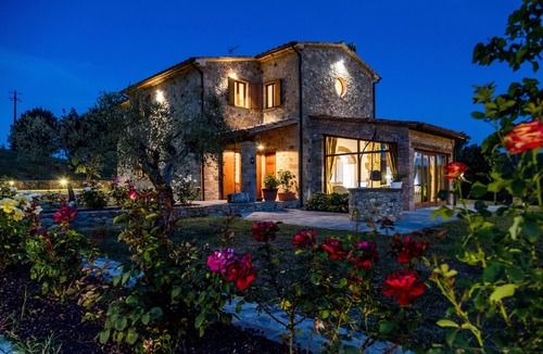 Umbertide Villa | Uliveto house in Molino Vitelli, pool, tennis court, BBQ, Umbrian Tuscan borders
