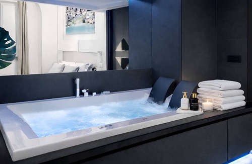 Rione IV Campo Marzio Apartment | Ultra-Luxury Private Spa Suite at the Spanish Steps