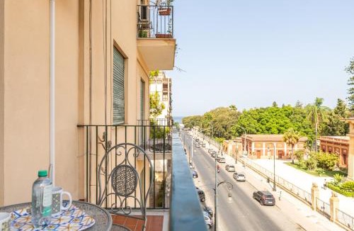 Corso dei Mille - Sant'Erasmo Apartment | Un balcone sull'Orto Botanico by Wonderful Italy