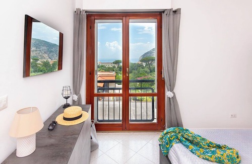 Piano di Sorrento Apartment | Unit 8 - Bright Apartment Near the Beach & Downtown