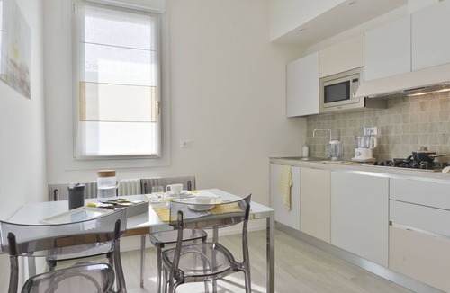 San Donato Apartment | UR-NEST Vestri Golden Suite