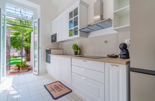 Careggi Rifredi House | Urban Zen Garden- New house with 5 suites, private garden and jacuzzi