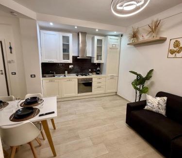 Torre Angela Apartment | Uri House-Il tuo rifugio moderno a 300mt dalla metro C