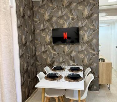 Torre Angela Apartment | Uri House-Il tuo rifugio moderno a 300mt dalla metro C
