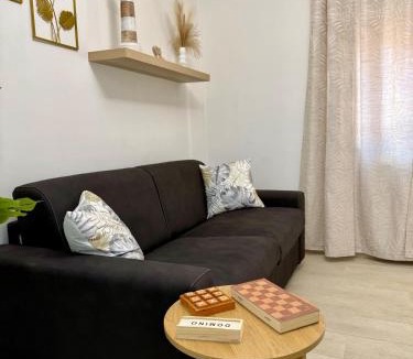 Torre Angela Apartment | Uri House-Il tuo rifugio moderno a 300mt dalla metro C