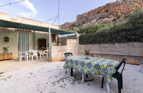 Castelluzzo House | Vacation Home 'Casa Sciacchi' with 2 Terraces & Wi-Fi