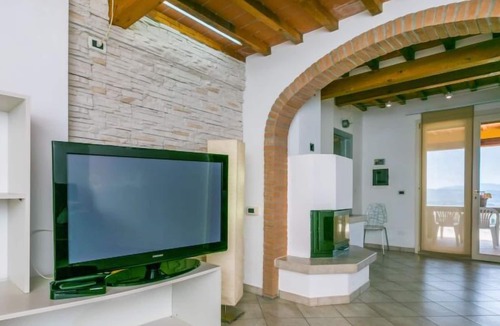 Riparbella House | Vacation home Poggio agli Olivi in Riparbella - 24 persons, 10 bedrooms