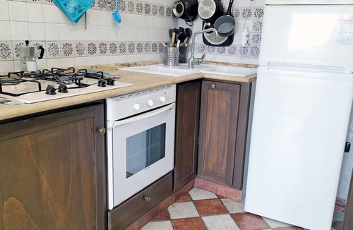Lake Bracciano Apartment | Vacation house with lake and castle view in the center of Bracciano.