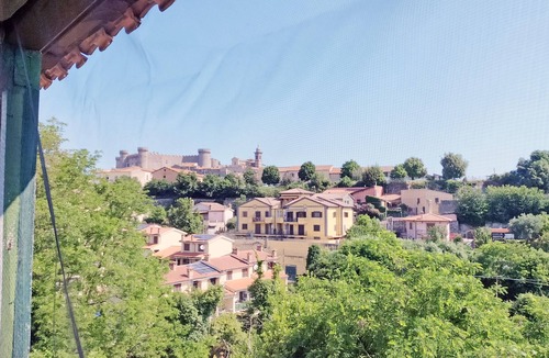 Lake Bracciano Apartment | Vacation house with lake and castle view in the center of Bracciano.