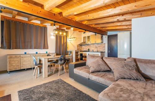San Giovanni la Punta Apartment | Vanilla Bay Dep Apartment with Private Pool, Private Garden, and Air Conditioning