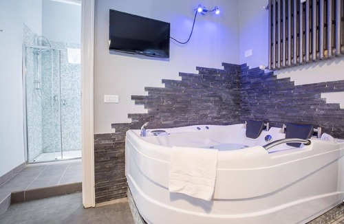 Trionfale Apartment | Vatican Big Apartment with Jacuzzi and Terrace