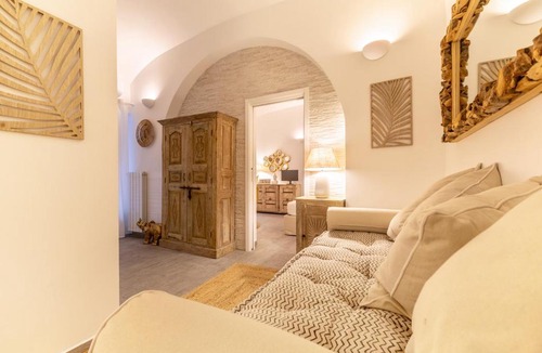 Vatican Apartment | Vatican White Dream
