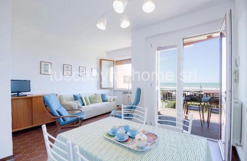 Castiglione della Pescaia Apartment | Vela, terrazza sul mare, 2 camere, clima e posto auto a soli 50 m dal mare! by Alfareal