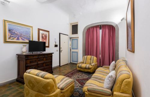 Oltrarno Apartment | Velluti by Mmega