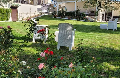 Tragliatella Apartment | Venere Studio Apartment: a self-contained, fully equipped studio surrounded by greenery