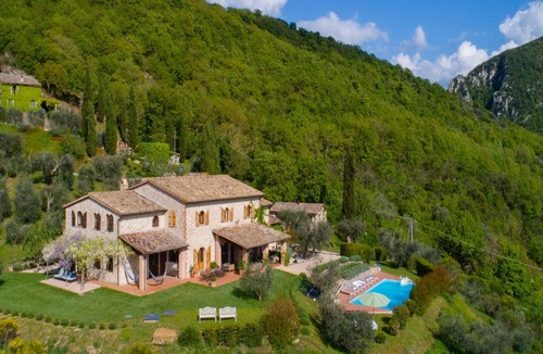 San Giovanni del Pantano House | Villa in Umbria with Private Pool & Valley Views