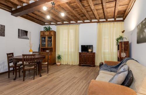 Rione VII Regola Apartment | Vicolo Antico Apartment