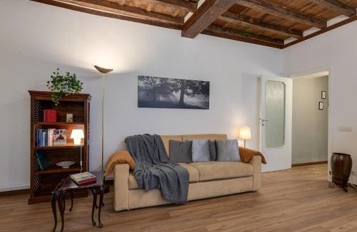 Rione VII Regola Apartment | Vicolo Antico Apartment