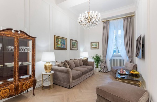 Rione VII Regola Apartment | View of Campo de Fiori