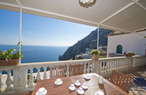 Positano Villa | view of the sea in the center of Positano
