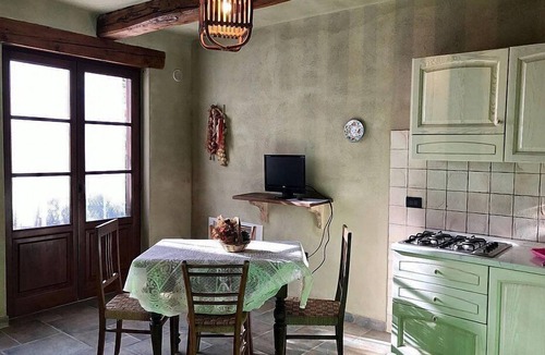 Massa Marittima House | Villa Amarena I: A graceful apartment in the characteristic style of the Tuscan countryside, with Free WI-FI.