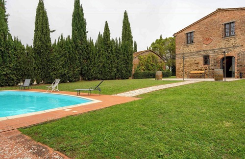 Santarello House | Villa among Etruscan sites in Val di Chiana