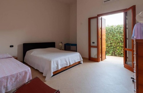 Triscina Villa | Villa Amurusanza- poolside guest house