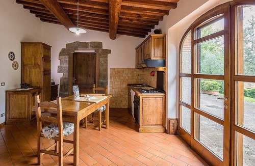 Pieve di Chio House | Villa Angelisa C: A characteristic and welcoming apartment surrounded by meadows and by green hills, with Free WI-FI.