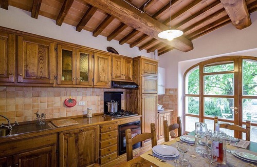 Pieve di Chio House | Villa Angelisa D: A characteristic and welcoming apartment surrounded by meadows and by green hills, with Free WI-FI.