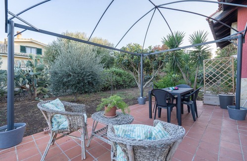 Augusta Villa | "Villa Angela" with Terrace, Shared Garden & Wi-Fi