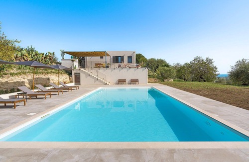 Noto Villa | Villa Arcobaleno with pool - My Rental Homes
