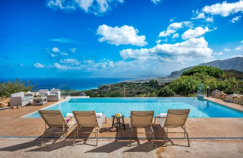 Custonaci Villa | Villa Azuria with Private Infinity Pool and Whirlpool Sea View