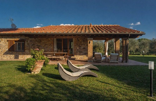 Castagneto Carducci Villa | Villa Bolgheri Vermentino Castagneto Carducci