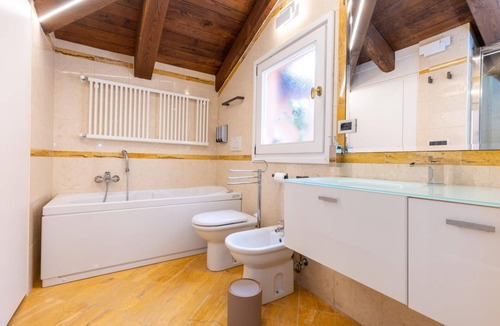 Saragozza-Porto Hostel | Villa Bottrigari BolognaRooms Attic with Terrace