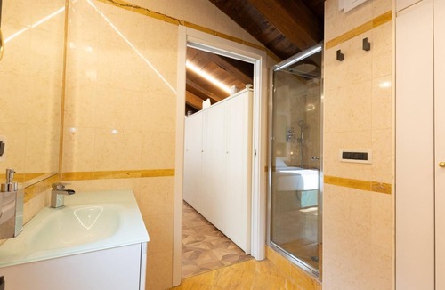 Saragozza-Porto Hostel | Villa Bottrigari BolognaRooms Attic with Terrace