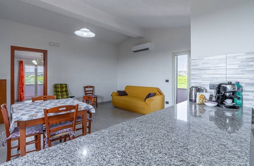 Solarino Apartment | Villa Caterina with Mountain View, Wi-Fi and Air Conditioning